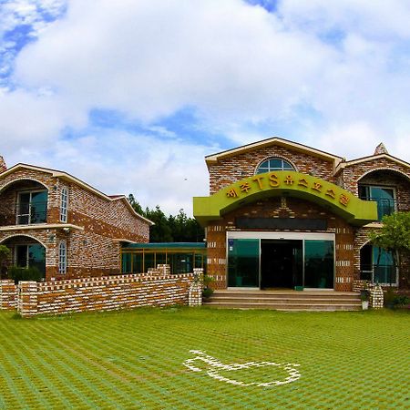 Jeju Ts Youth Hostel & Resort Сеогвипо Екстериор снимка