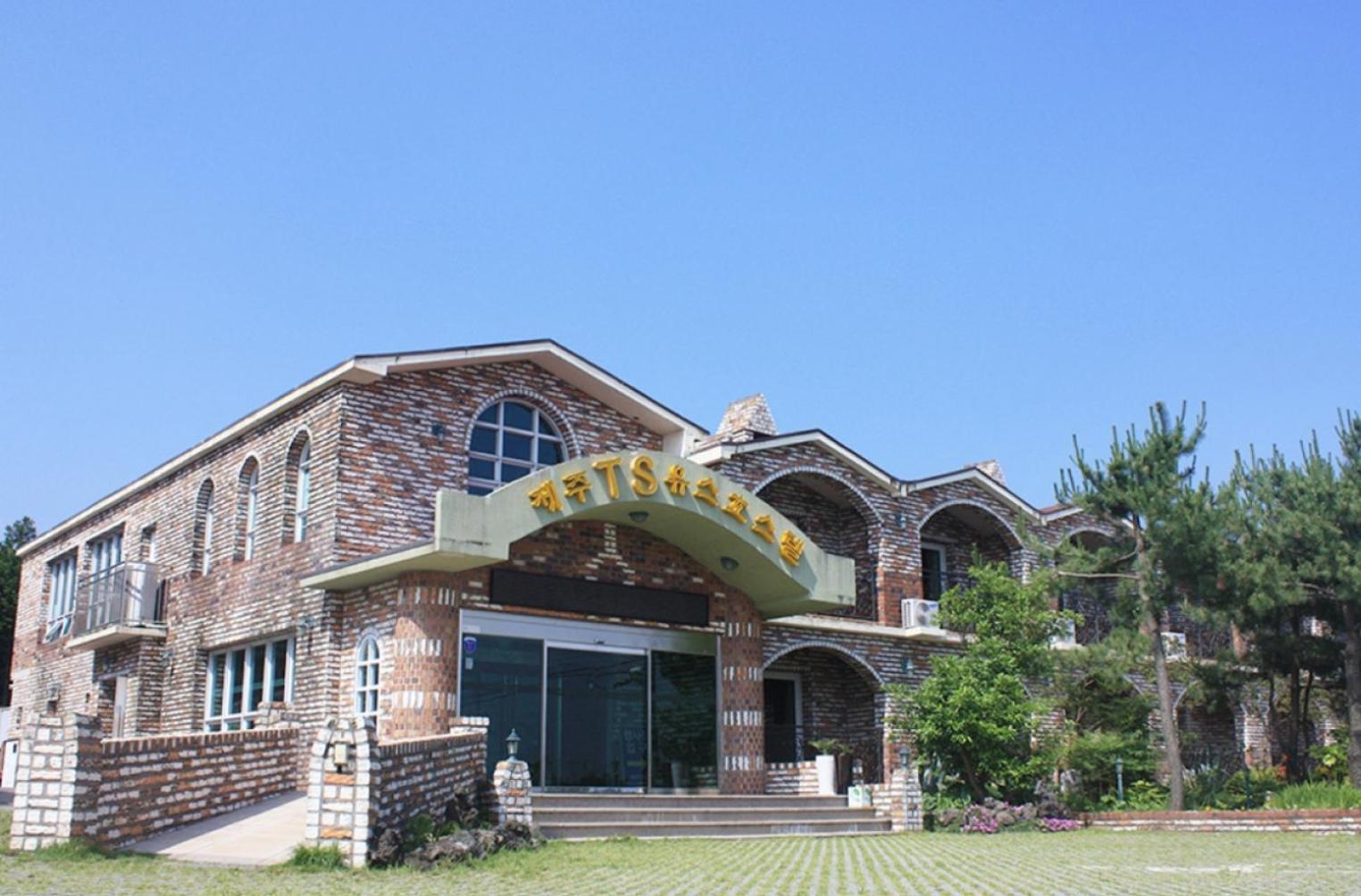 Jeju Ts Youth Hostel & Resort Сеогвипо Екстериор снимка