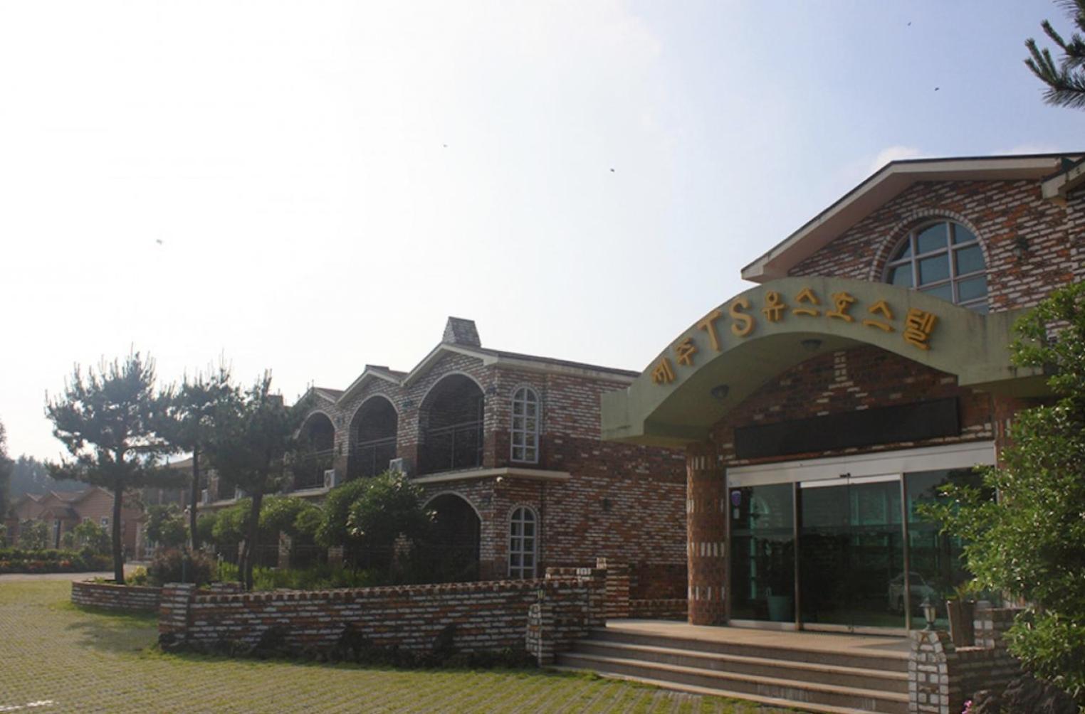 Jeju Ts Youth Hostel & Resort Сеогвипо Екстериор снимка