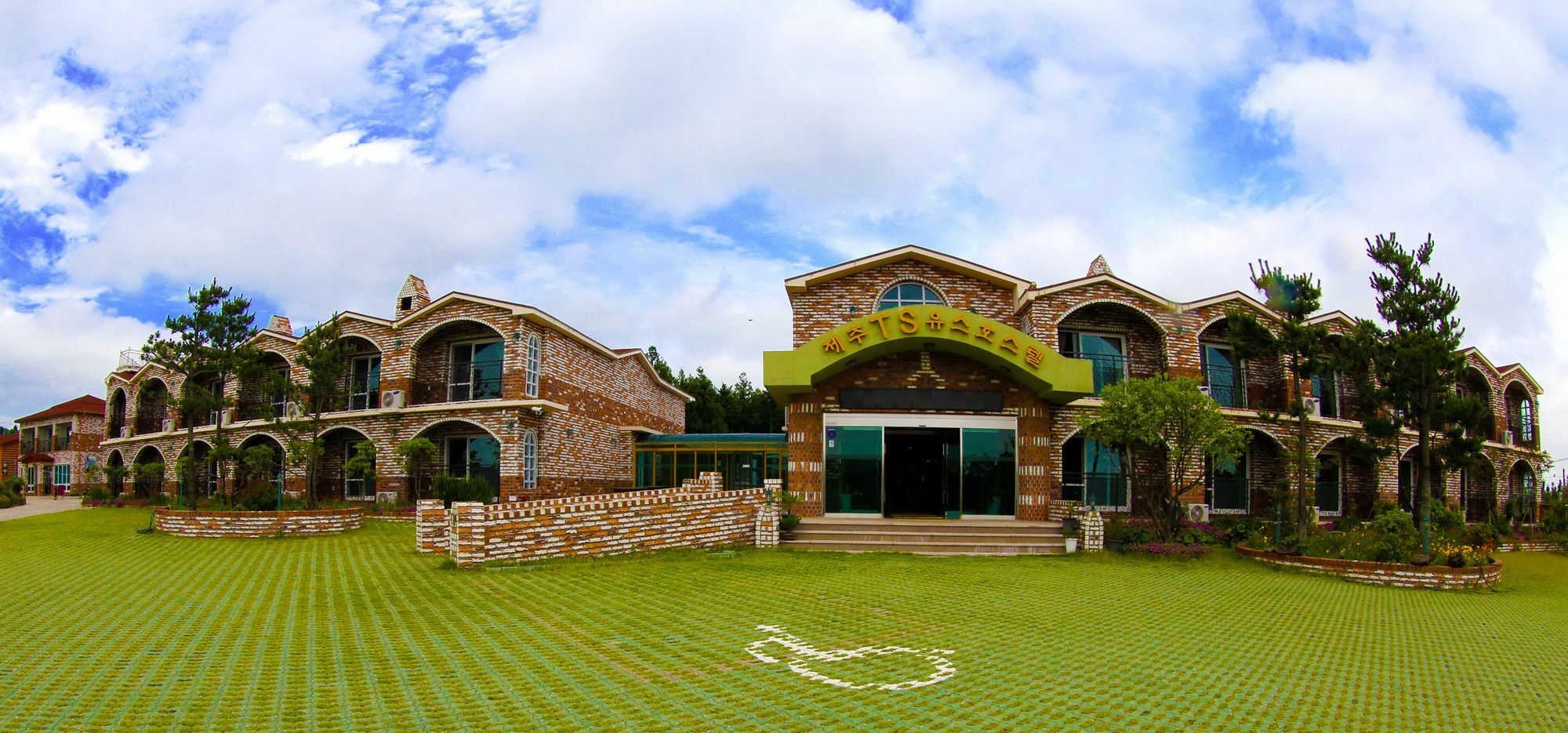 Jeju Ts Youth Hostel & Resort Сеогвипо Екстериор снимка